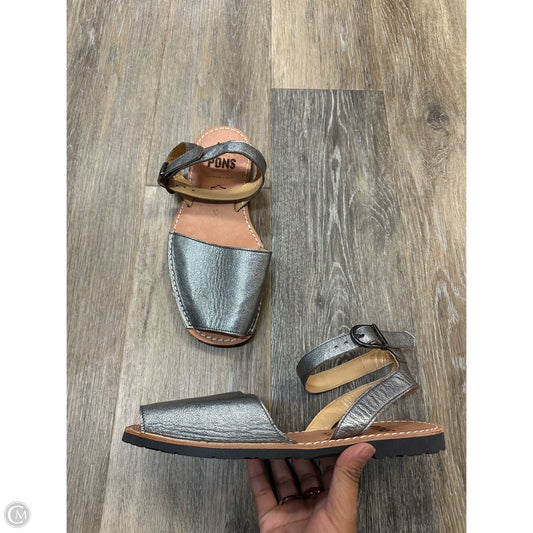 Sandals Flats By Pons In Silver, Size: 10