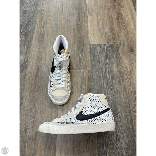 Shoes Sneakers By Nike In White, Size: 8.5/7Y