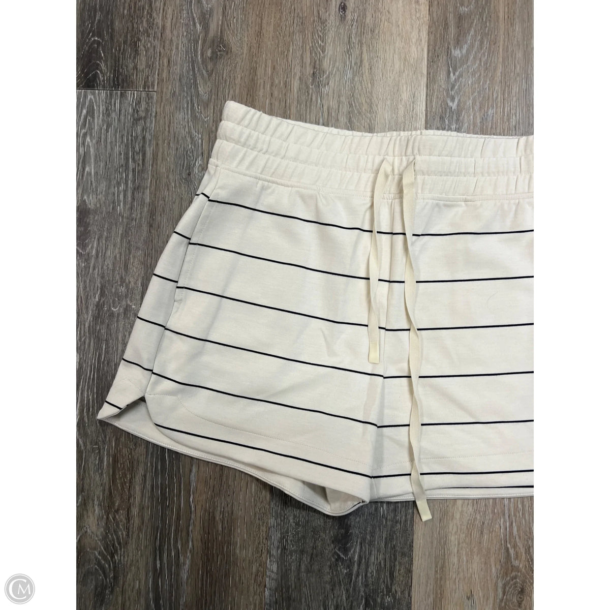 Shorts By Thread And Supply In Striped Pattern, Size: M