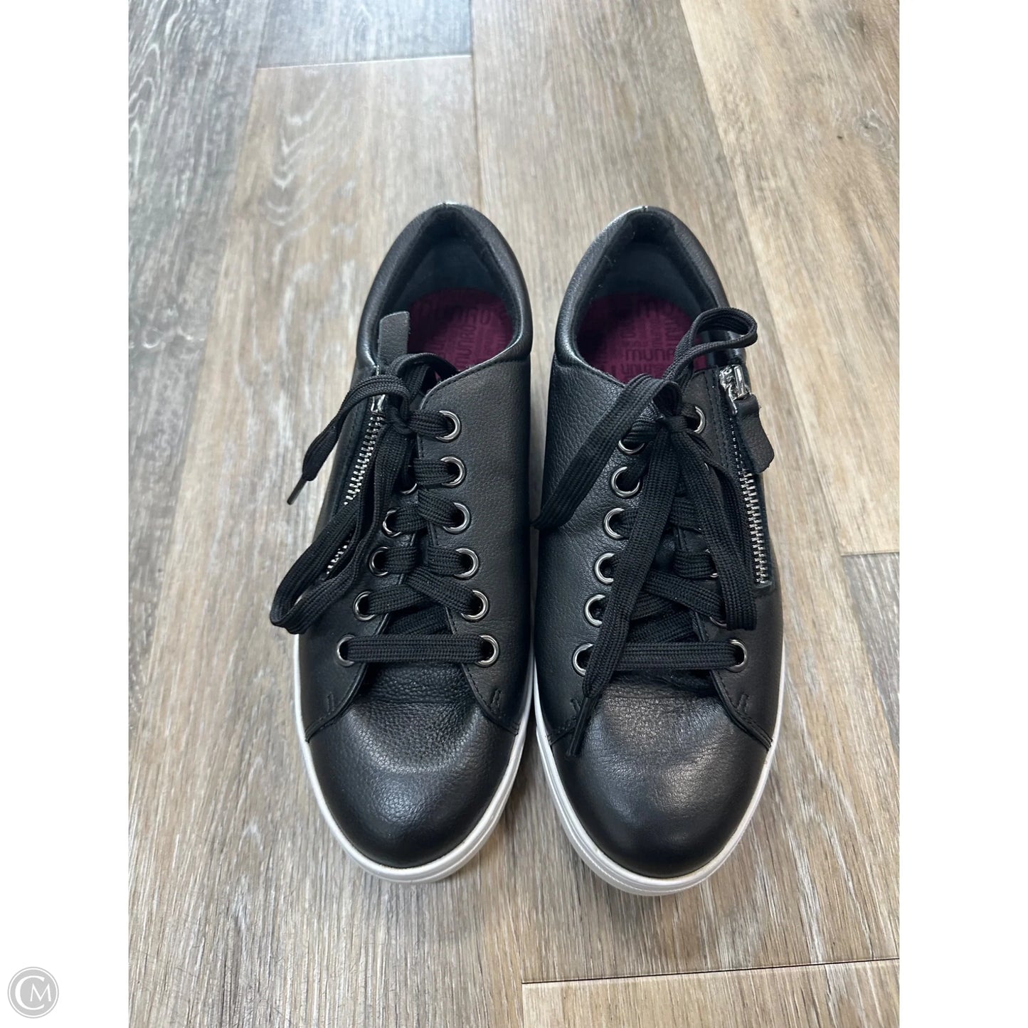 Shoes Sneakers By Munro In Black, Size: 7