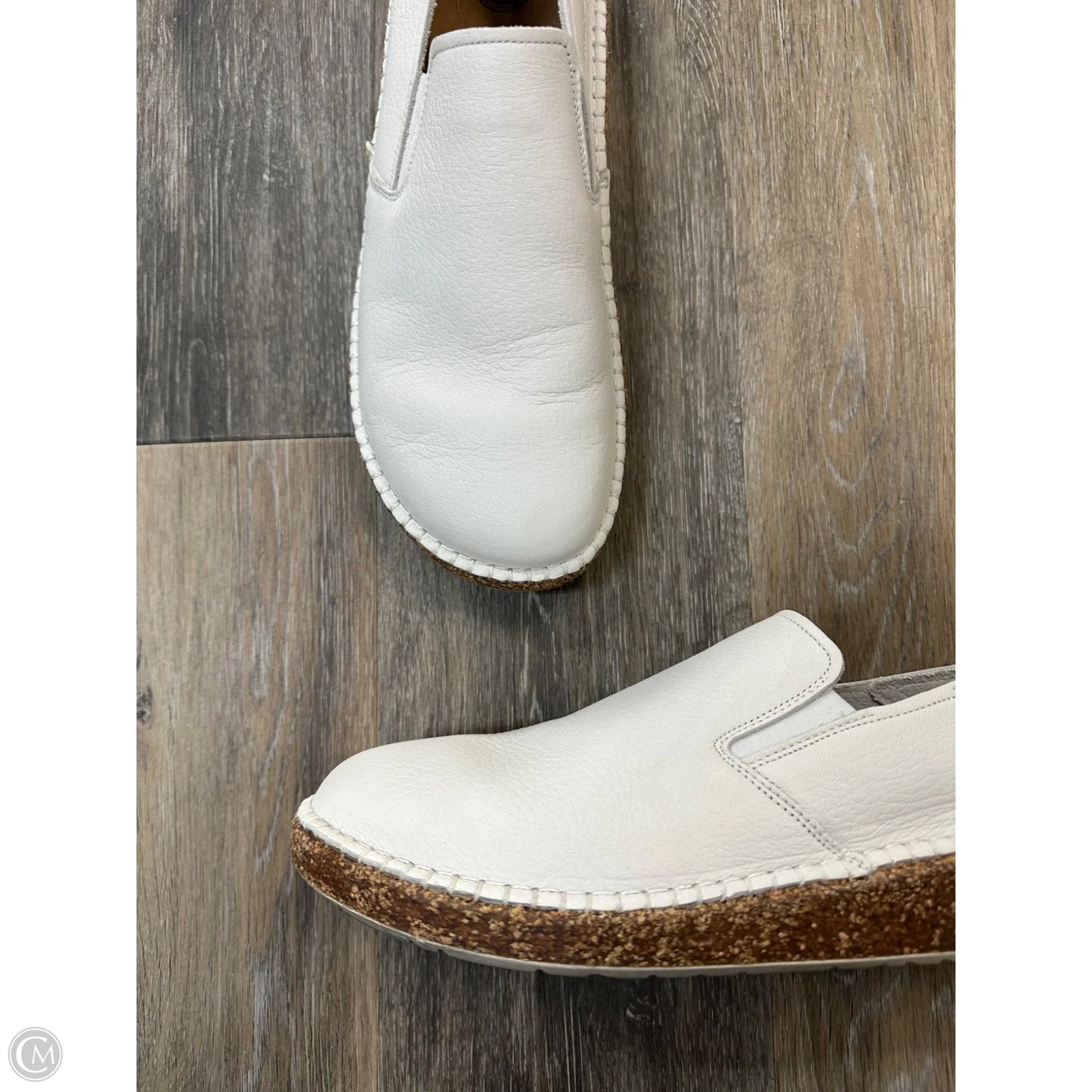 Shoes Flats By Birkenstock In White, Size: 11