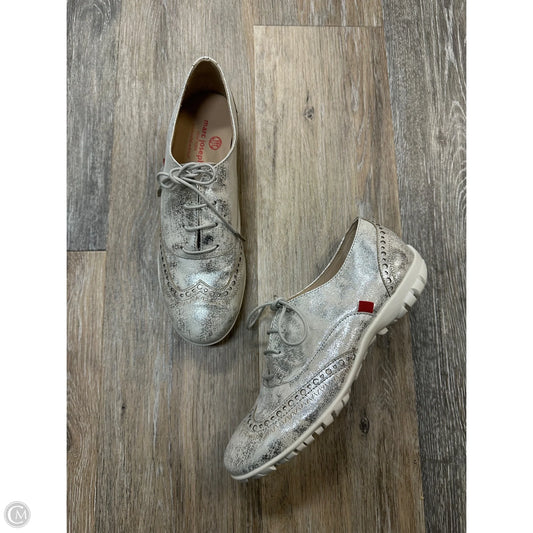 Shoes Sneakers By Marc Joseph In Silver, Size: 7.5