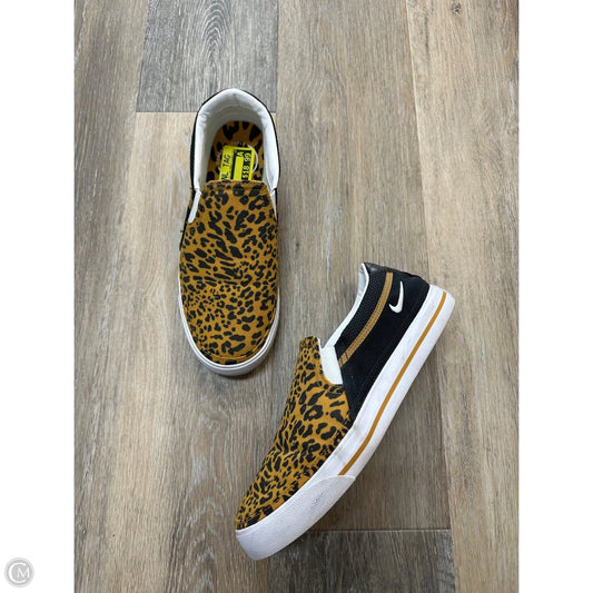Shoes Flats By Nike In Animal Print, Size: 7.5