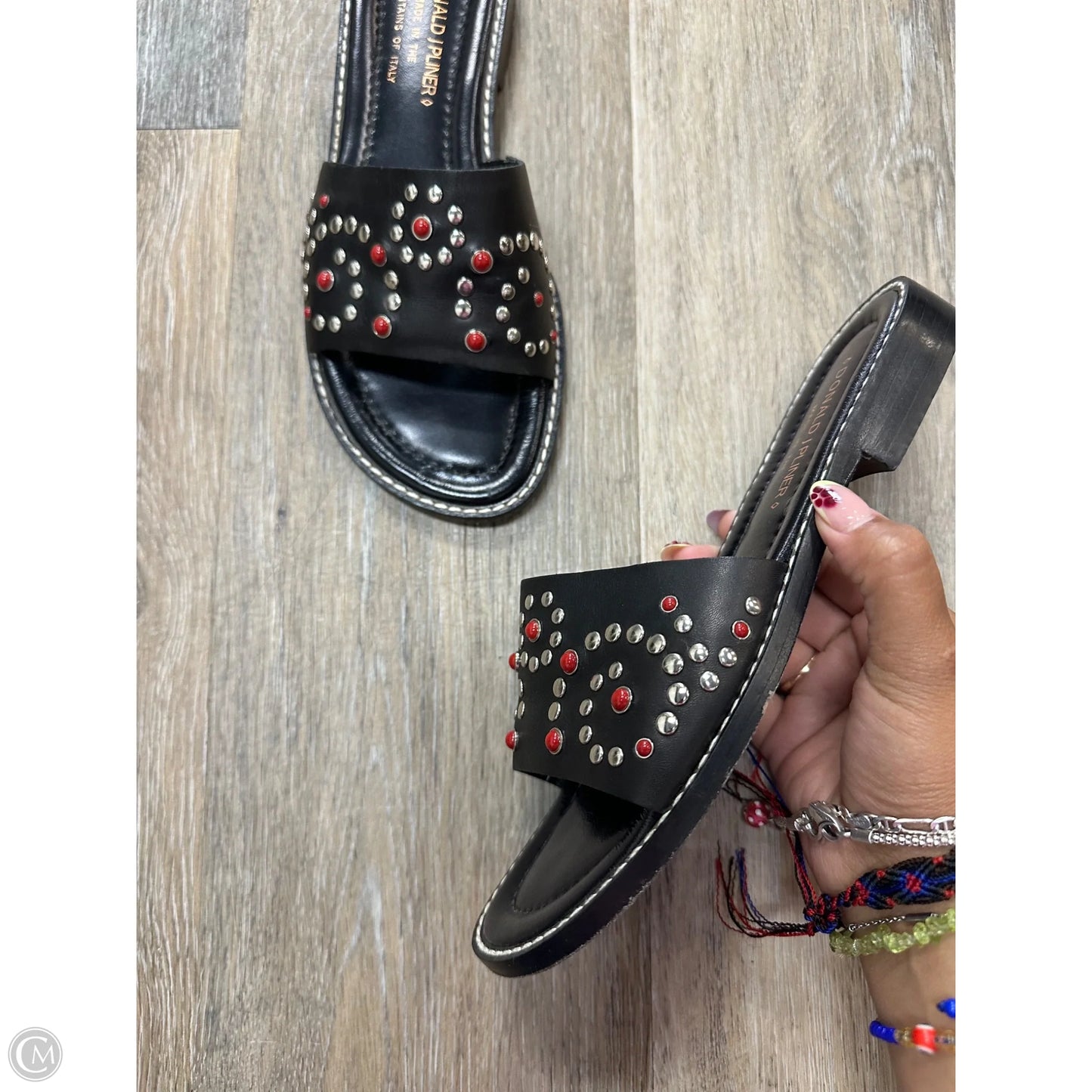 Sandals Flats By Donald Pliner In Black, Size: 6
