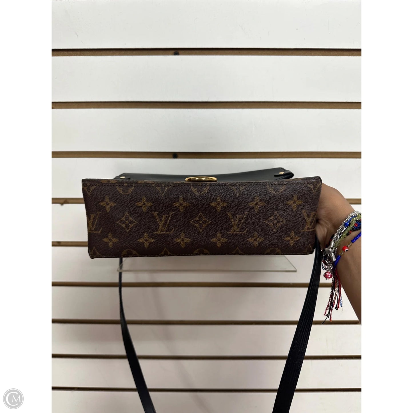 Crossbody Luxury Designer By Louis Vuitton, Size: Medium