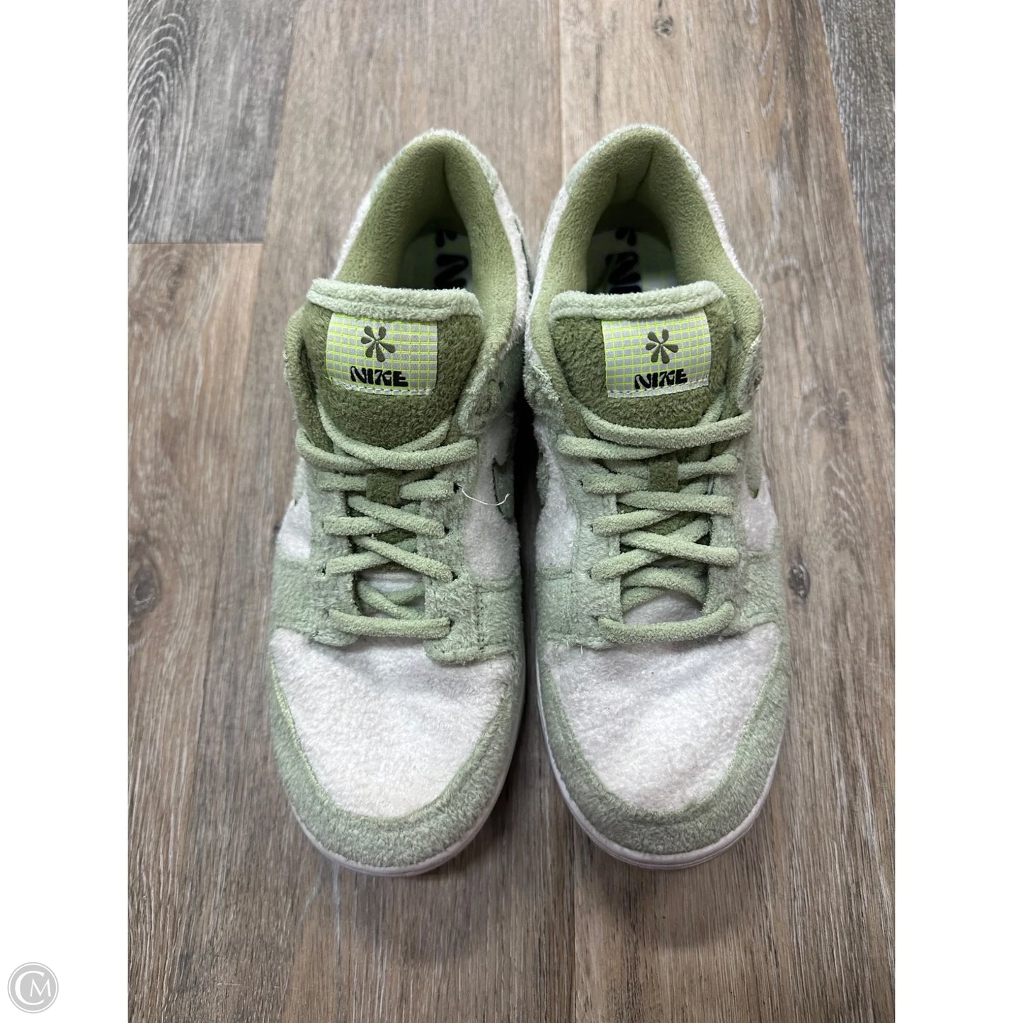 Shoes Sneakers By Nike In Green, Size: 9