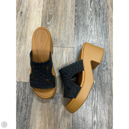 Sandals Heels Block By Crocs In Black & Tan, Size: 8
