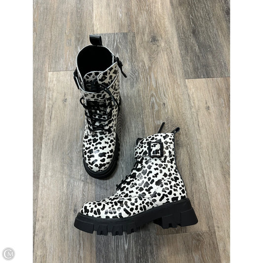 Boots Ankle Flats By Levis In Black & White, Size: 8