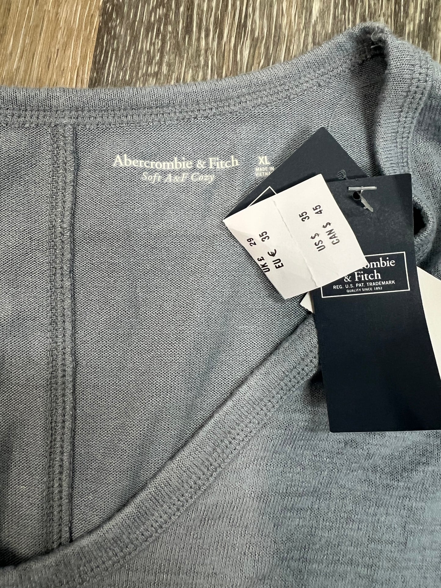 Top Long Sleeve By Abercrombie And Fitch  Size: Xl