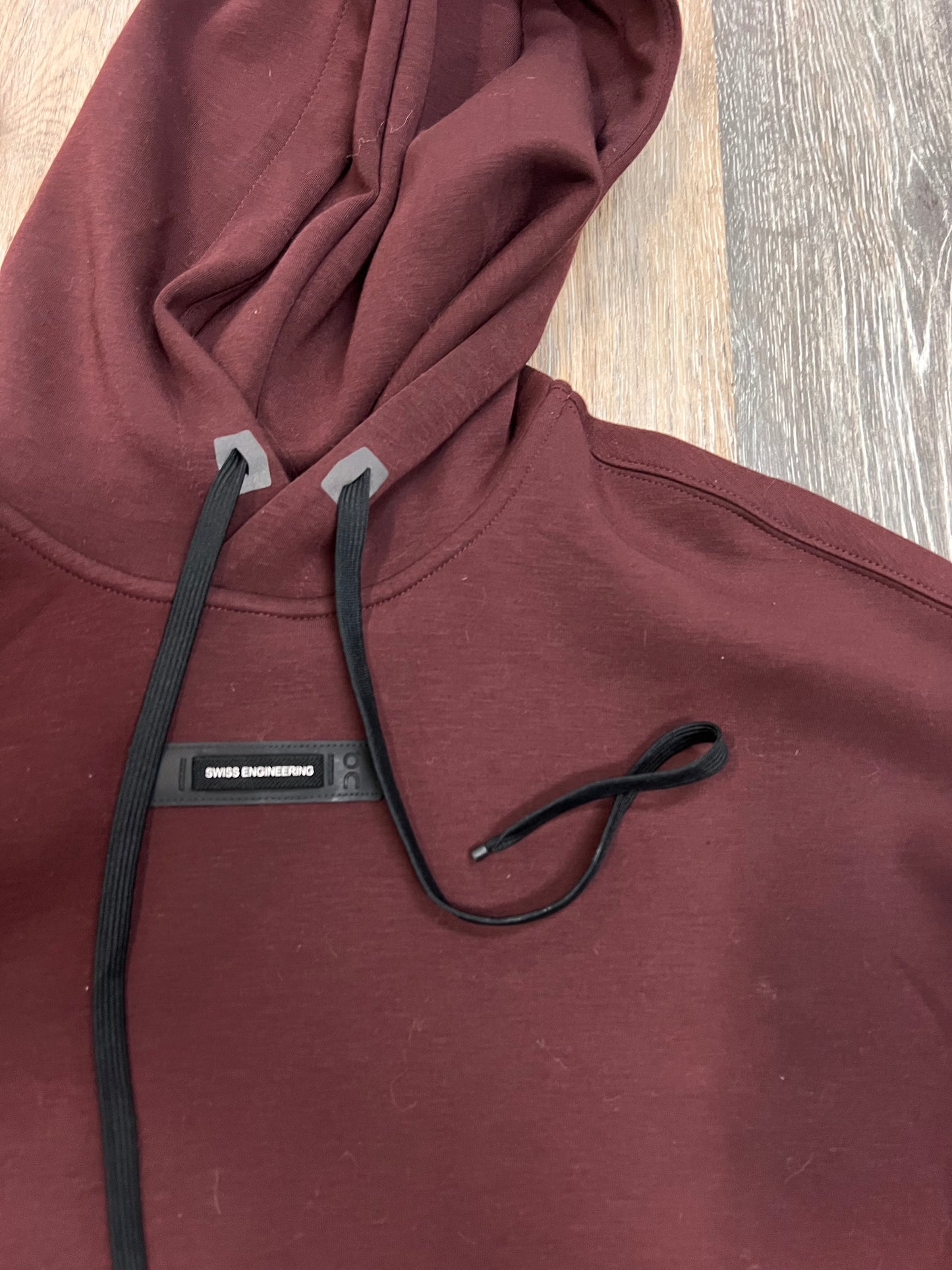 Athletic Sweatshirt Hoodie By On Cloud In Maroon, Size: S