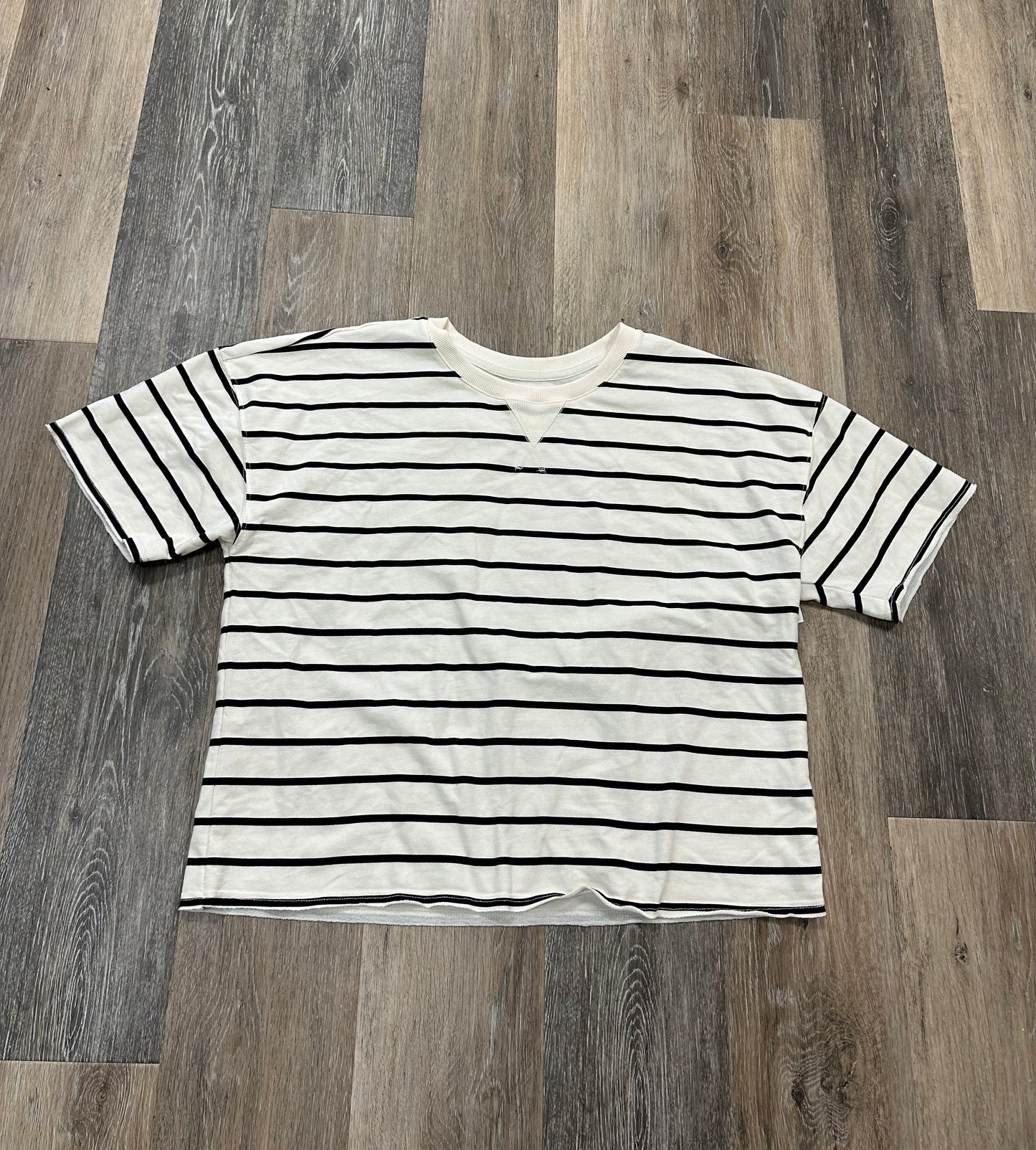 Striped Pattern Top Short Sleeve Thread And Supply, Size L