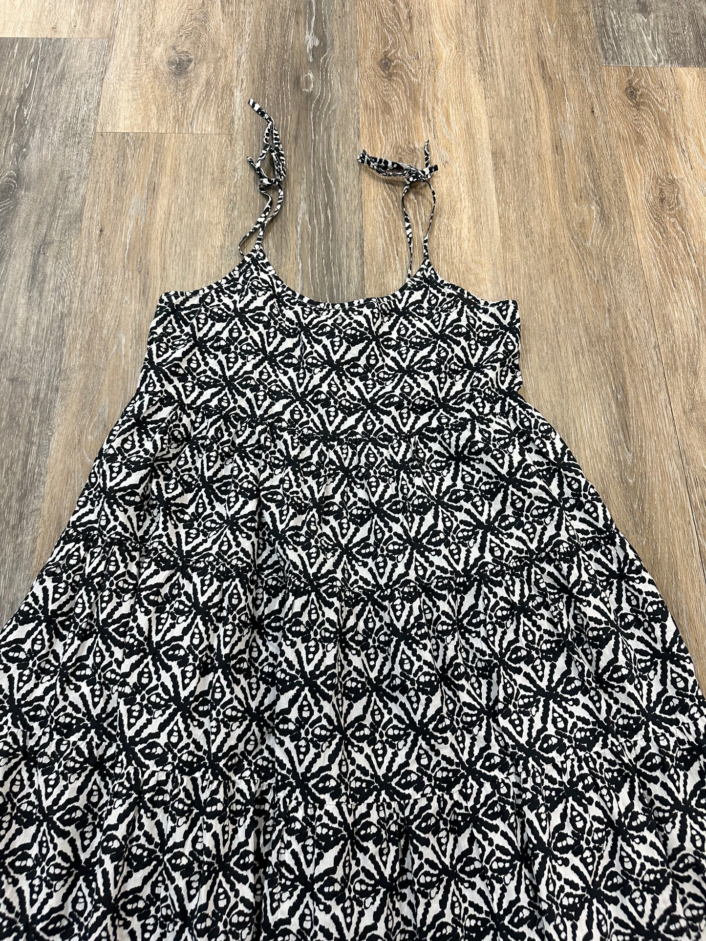 Dress Casual Short By Vineyard Vines In Black & White, Size: Xs