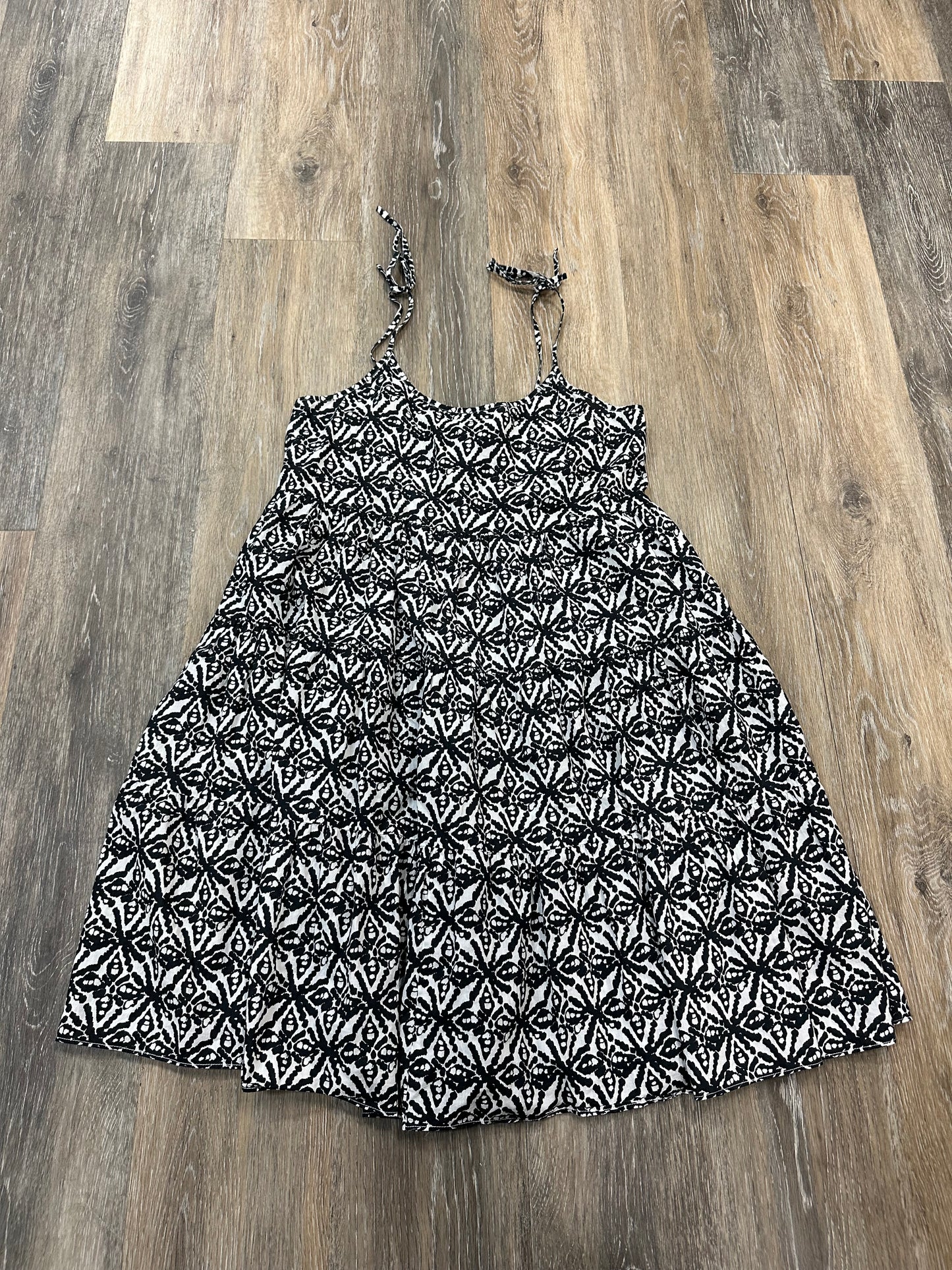 Dress Casual Short By Vineyard Vines In Black & White, Size: Xs