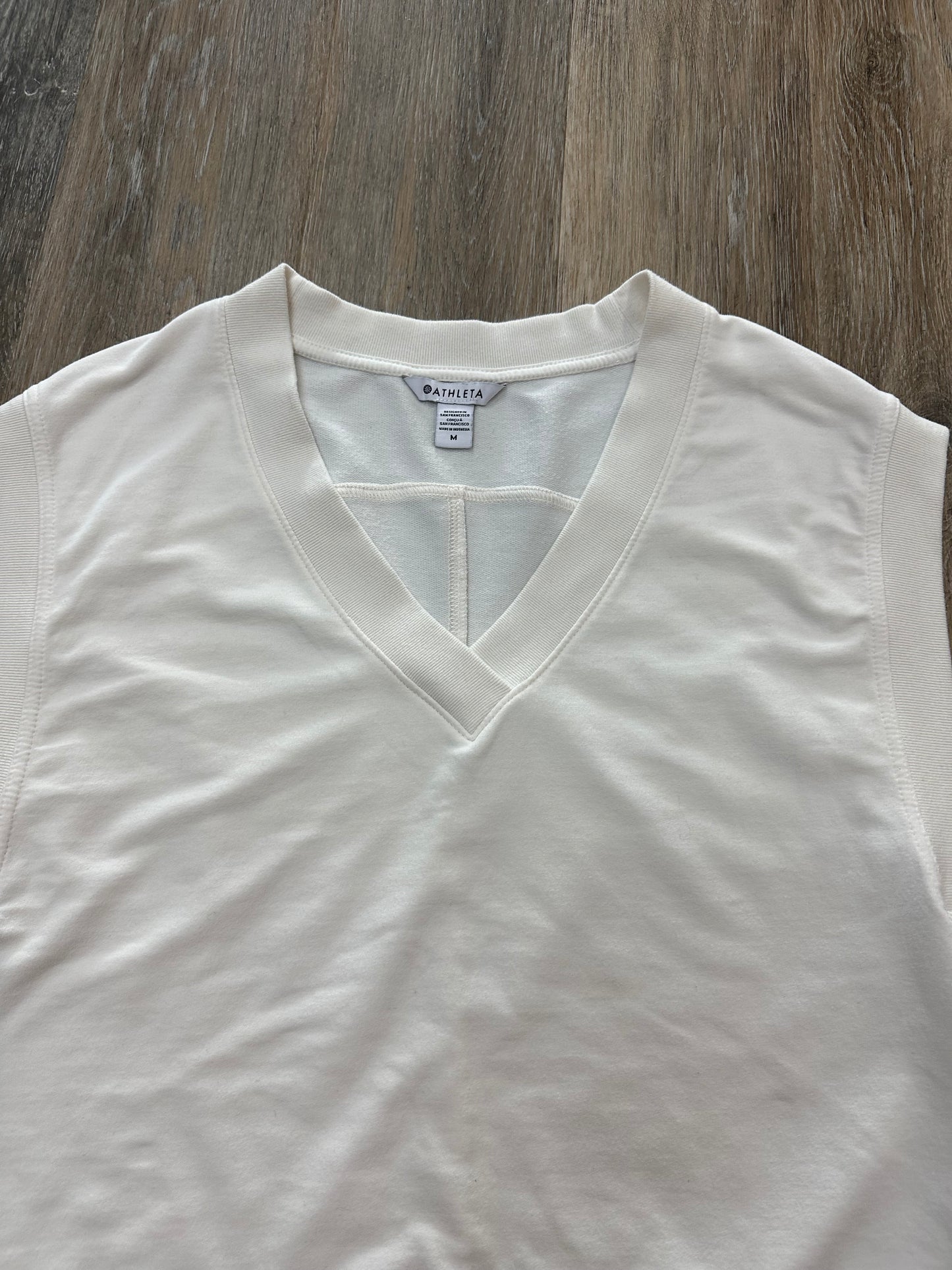 Top Sleeveless By Athleta In White, Size: M