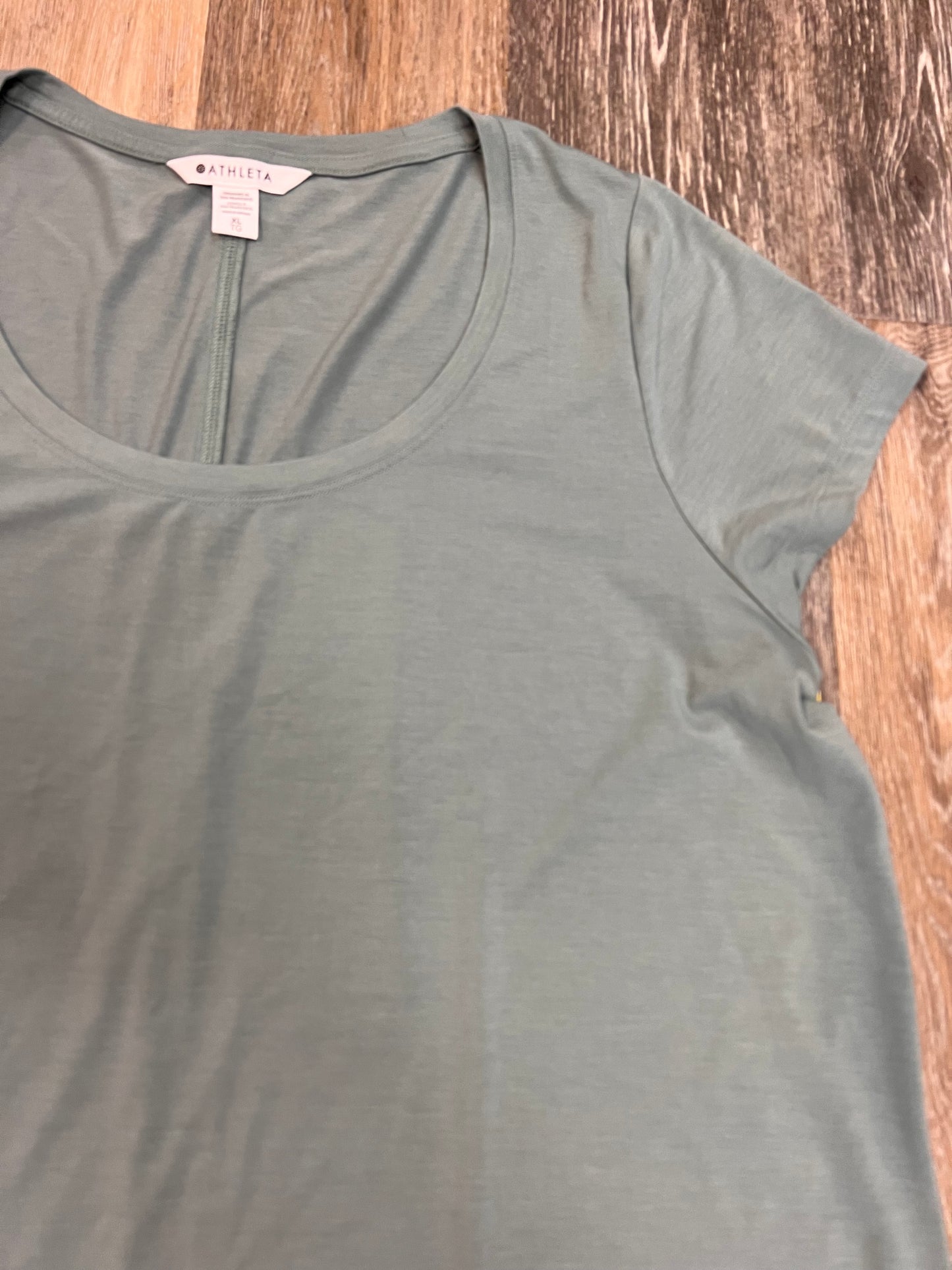 Top Short Sleeve By Athleta In Green, Size: Xl