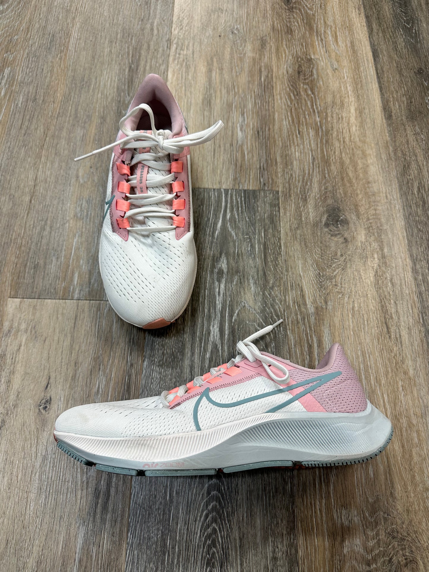 Shoes Athletic By Nike In Pink & White, Size: 9