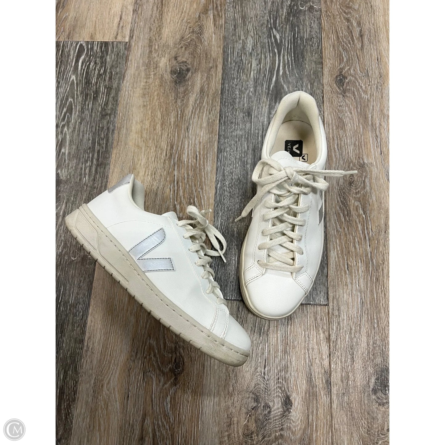 Shoes Athletic By Veja In White, Size: 8