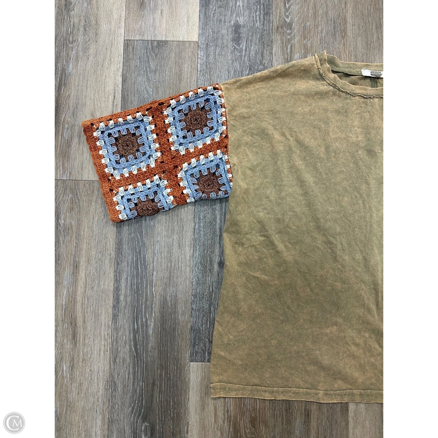 Top Short Sleeve By Gimmicks In Gold, Size: Xl