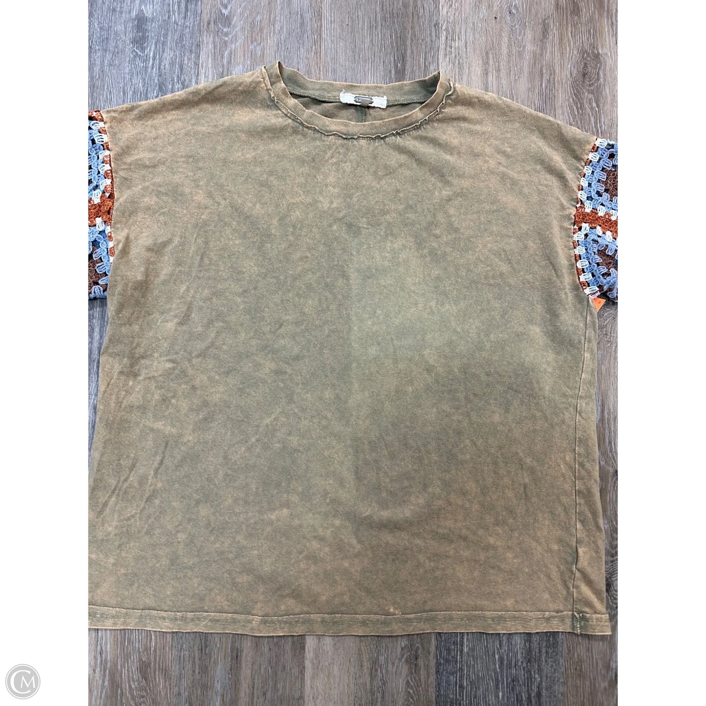 Top Short Sleeve By Gimmicks In Gold, Size: Xl