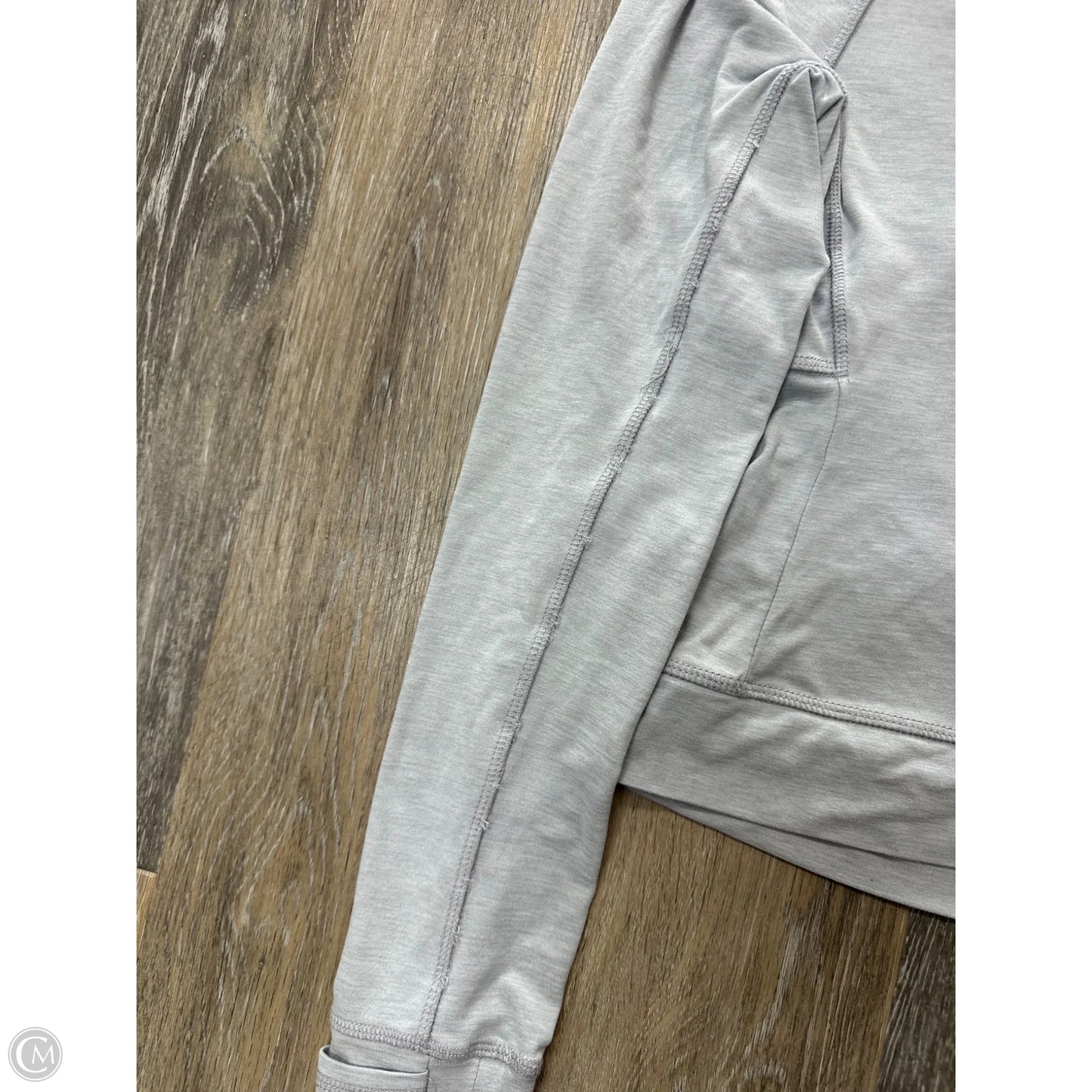 Athletic Top Long Sleeve Collar By 7Diamonds In Grey, Size: M