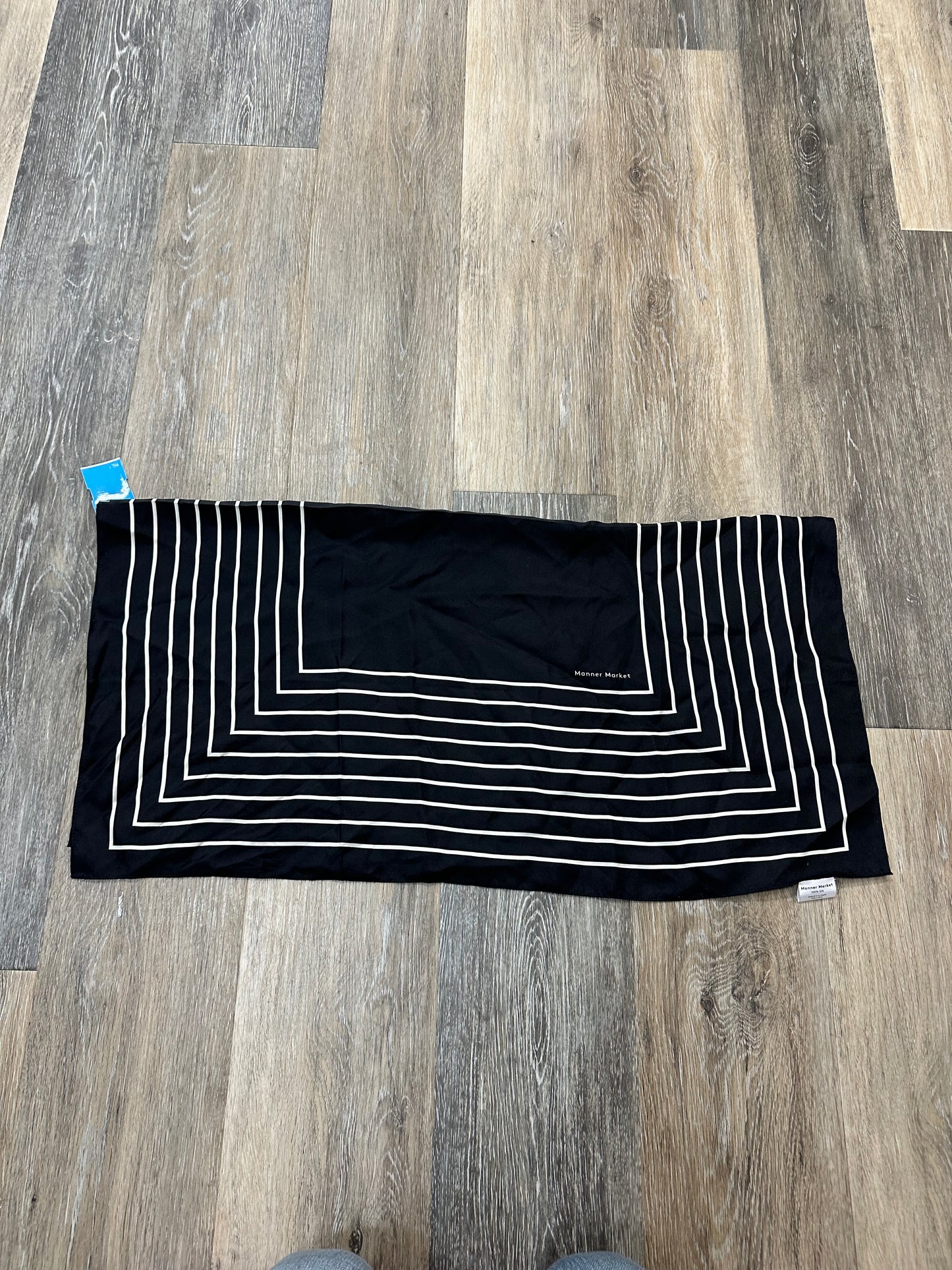 Scarf Square By Manner Market