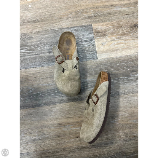 Shoes Flats By Birkenstock In Tan, Size: 6