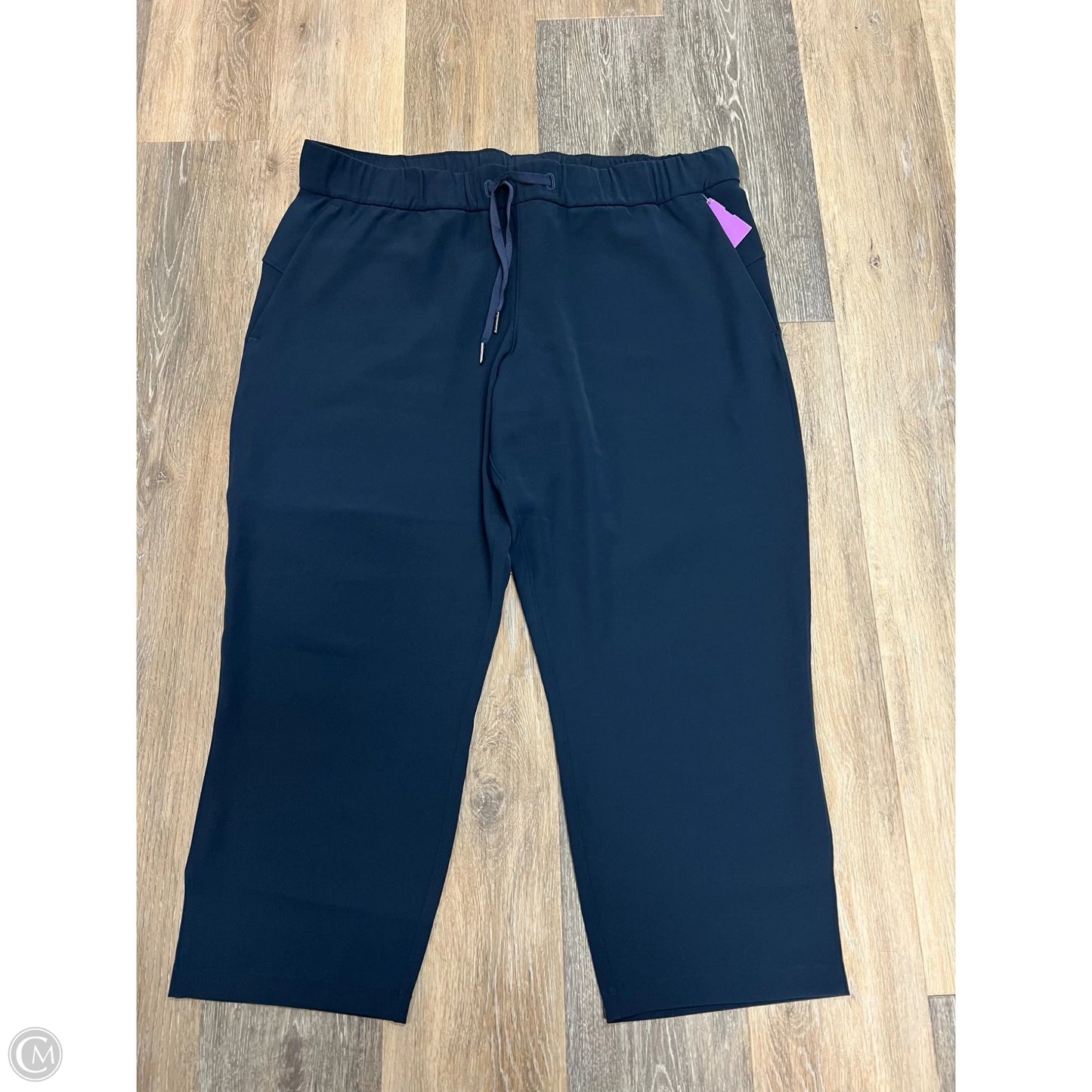 Athletic Pants Cropped By Lululemon In Navy, Size: 14