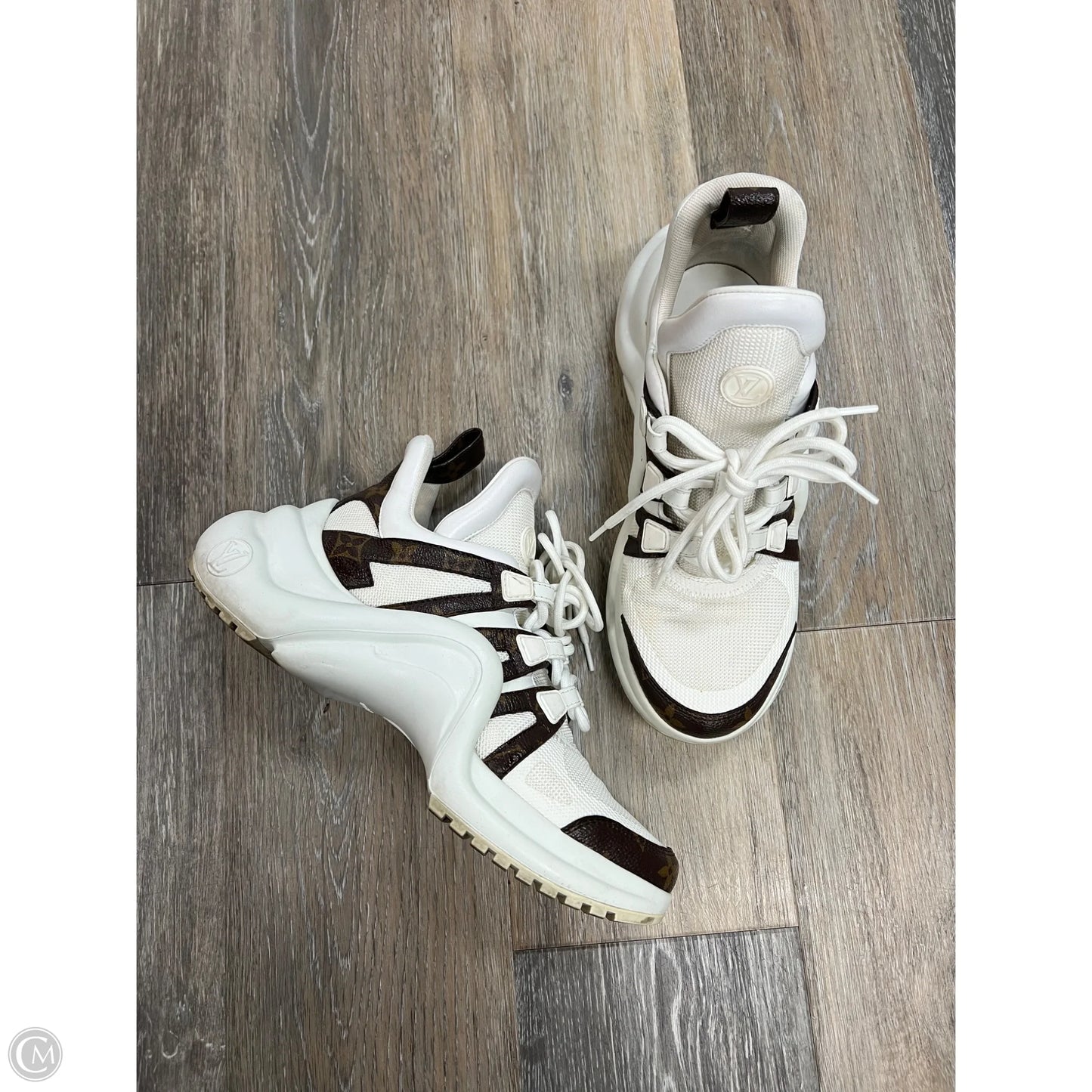 Shoes Luxury Designer By Louis Vuitton In White, Size: 9 (39)