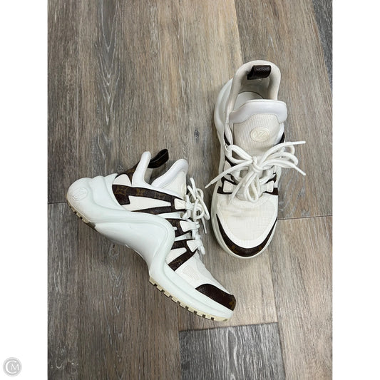 Shoes Luxury Designer By Louis Vuitton In White, Size: 9 (39)