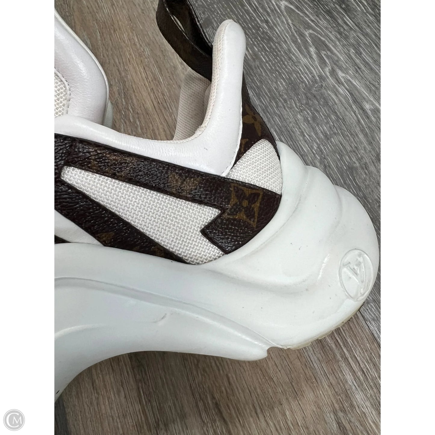 Shoes Luxury Designer By Louis Vuitton In White, Size: 9 (39)
