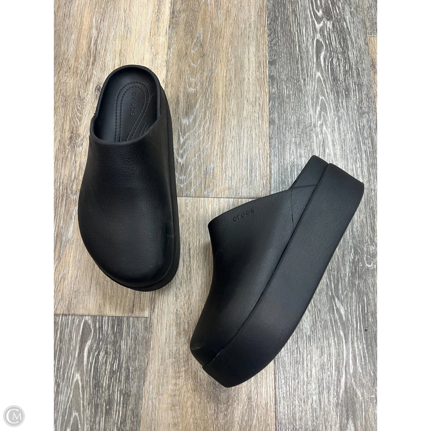 Shoes Flats By Crocs In Black, Size: 9