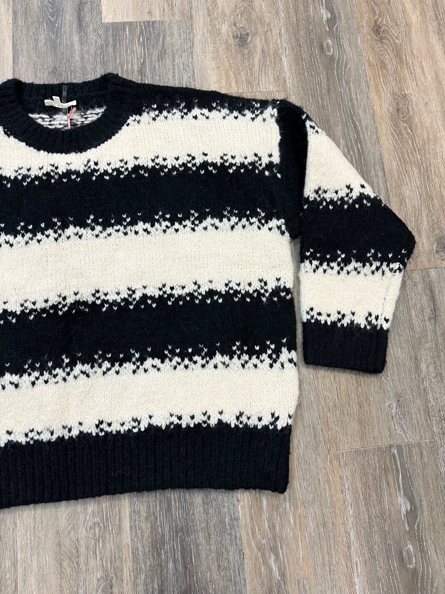 Sweater By Entro In Black & White, Size: L