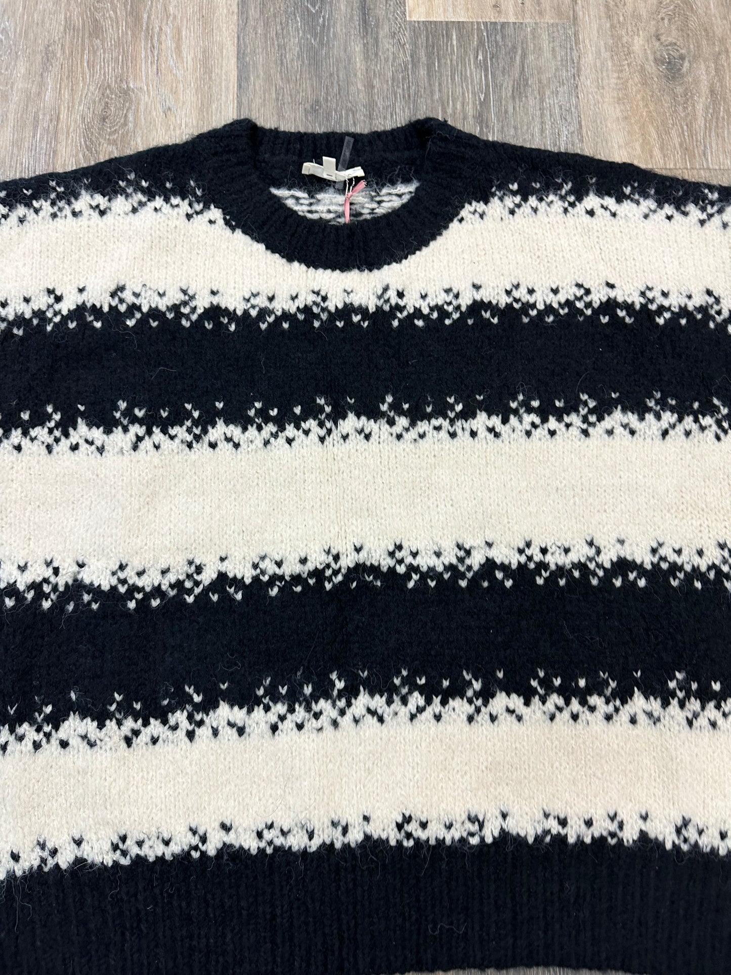 Sweater By Entro In Black & White, Size: L