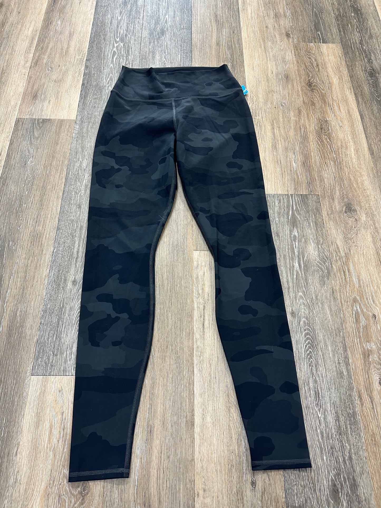 Athletic Leggings By Alo In Camouflage Print, Size: M