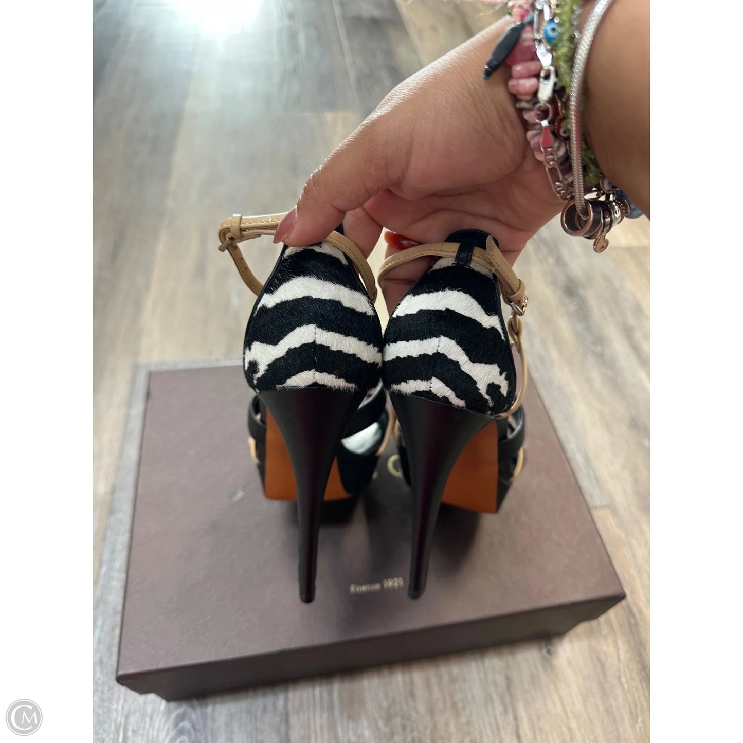 Shoes Luxury Designer By Gucci In Animal Print, Size: 6.5 (36.5)
