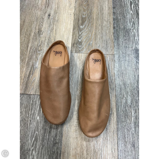Shoes Flats By Beek In Tan, Size: 8