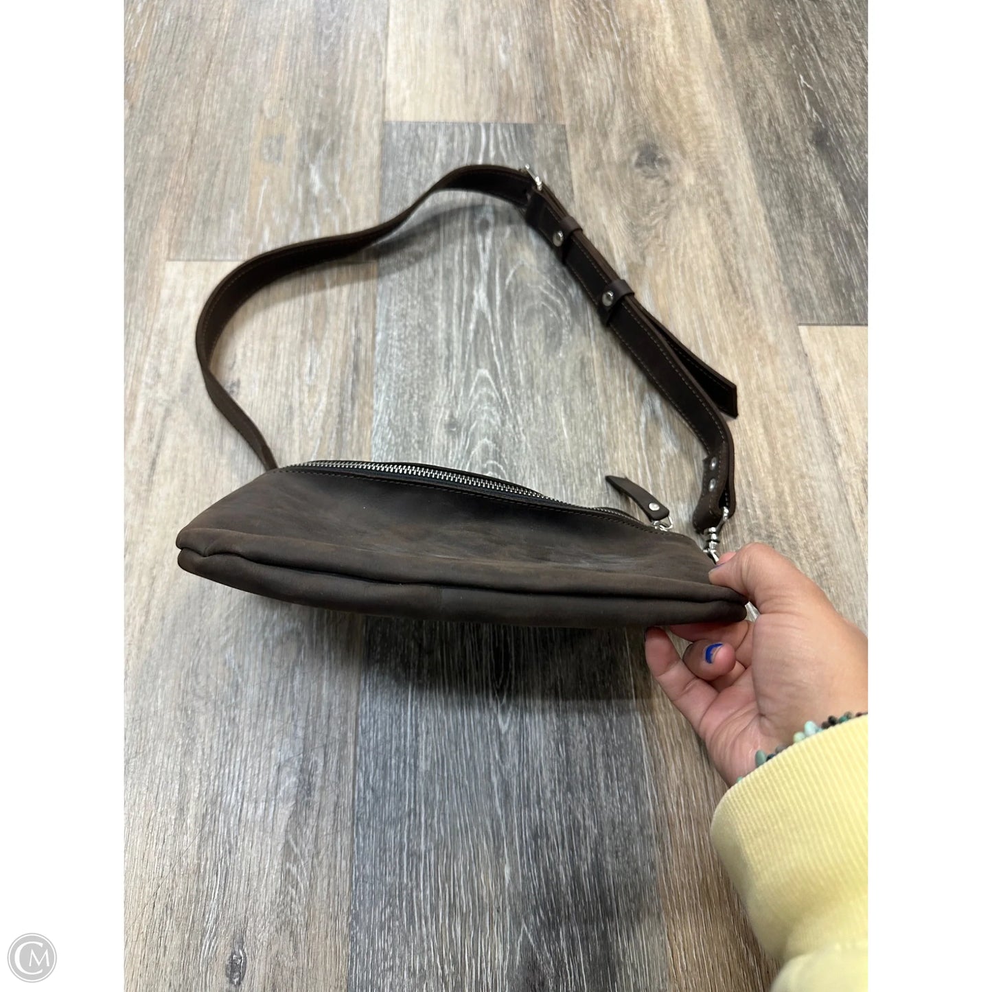 -Belt Bag Leather By Andar, Size: Medium