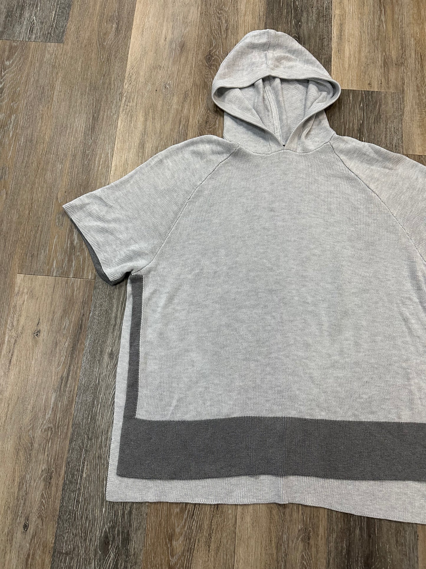 Sweater Short Sleeve By Lululemon In Grey, Size: S