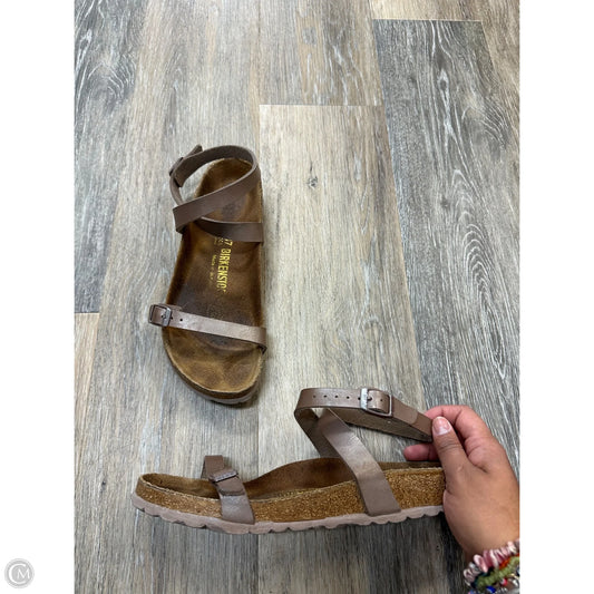 Sandals Flats By Birkenstock In Brown, Size: 6