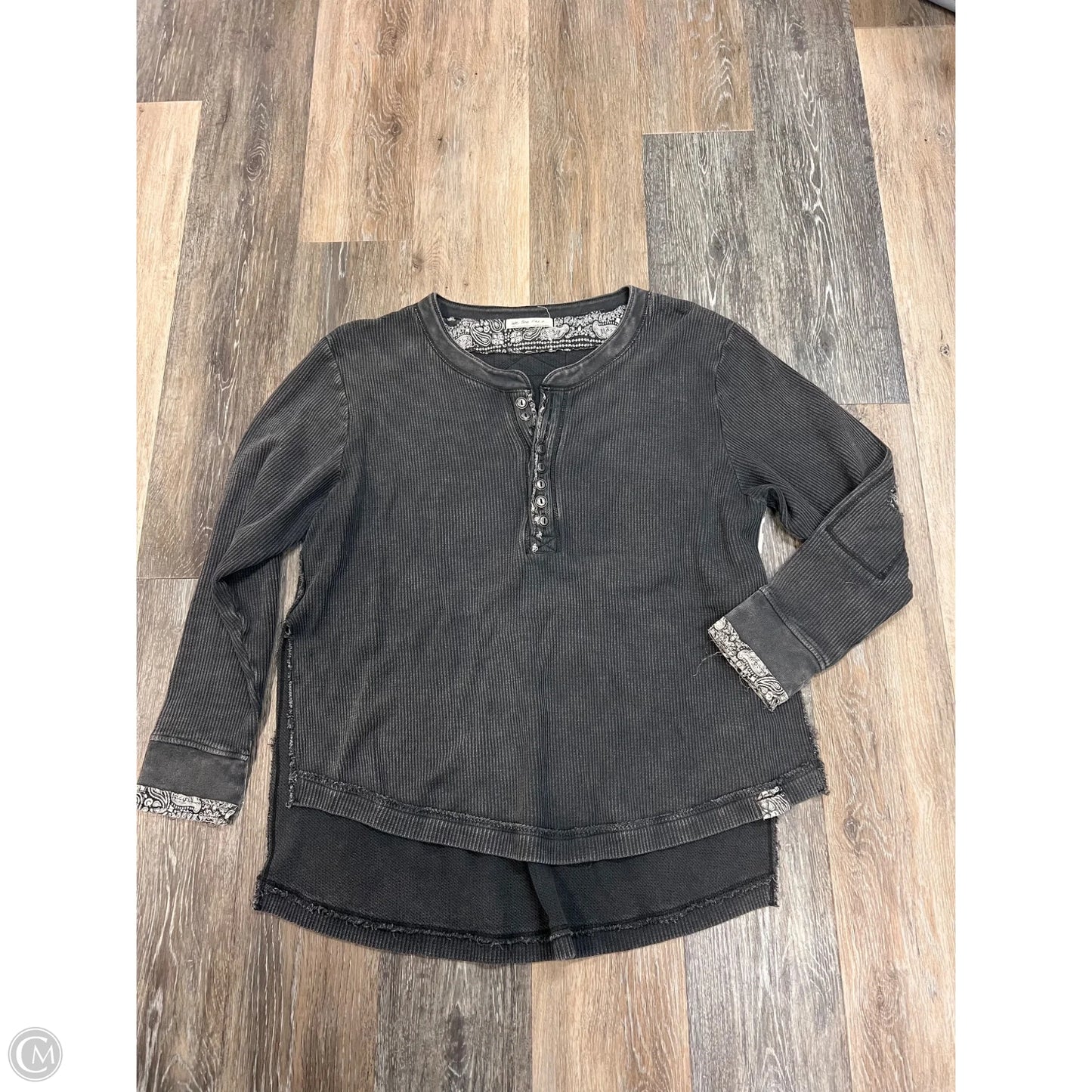 Top Long Sleeve By We The Free In Grey, Size: L