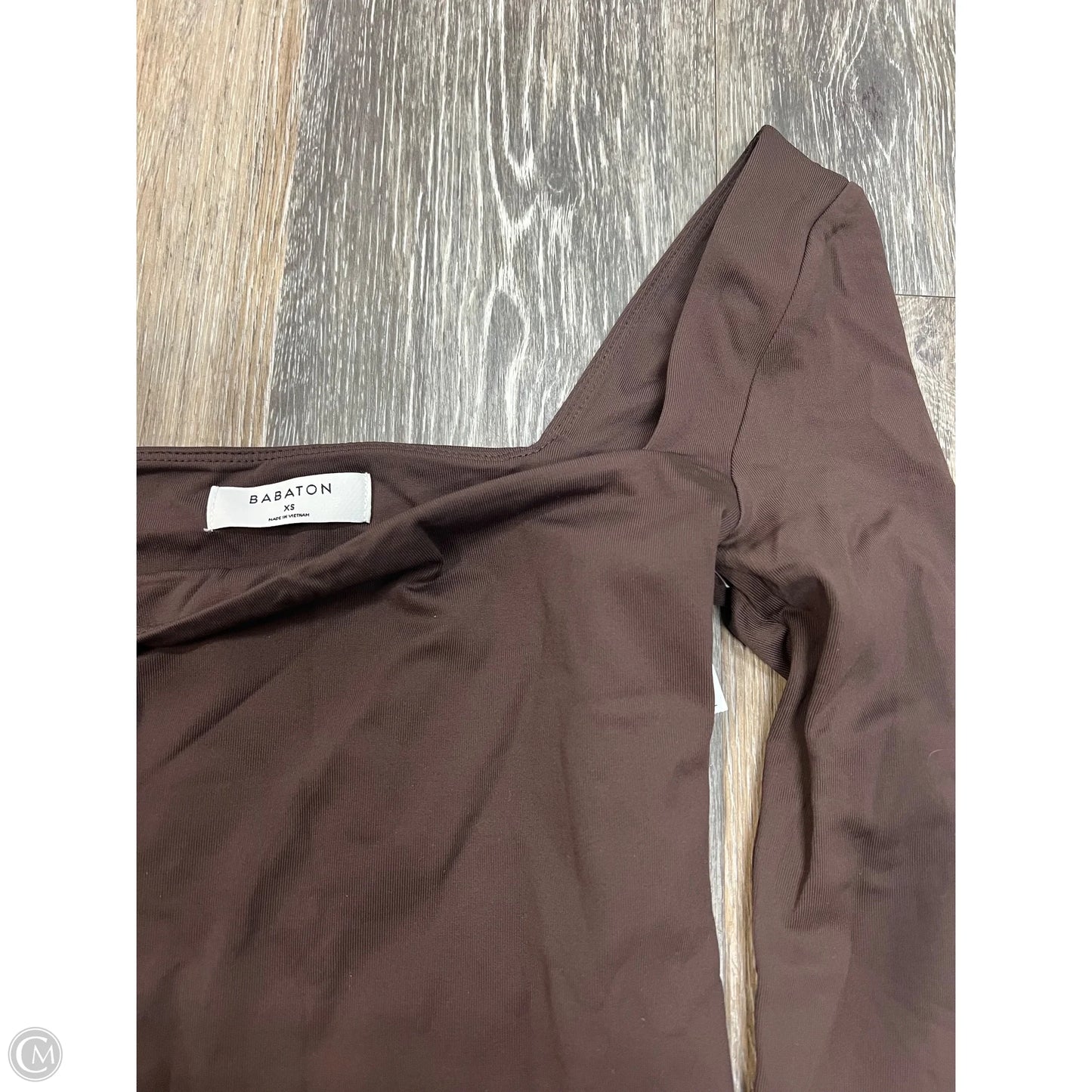 Top Long Sleeve By Babaton In Brown, Size: Xs