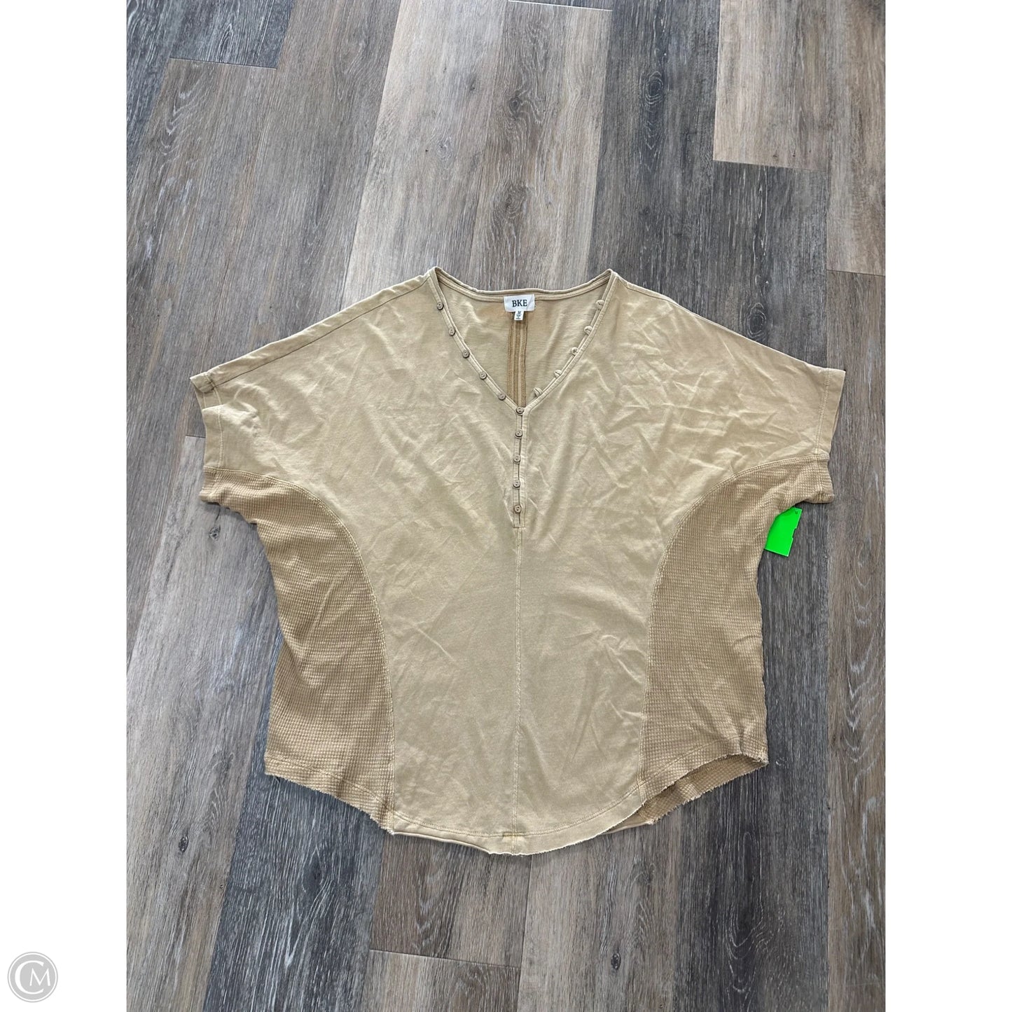 Top Short Sleeve By Bke In Tan, Size: M
