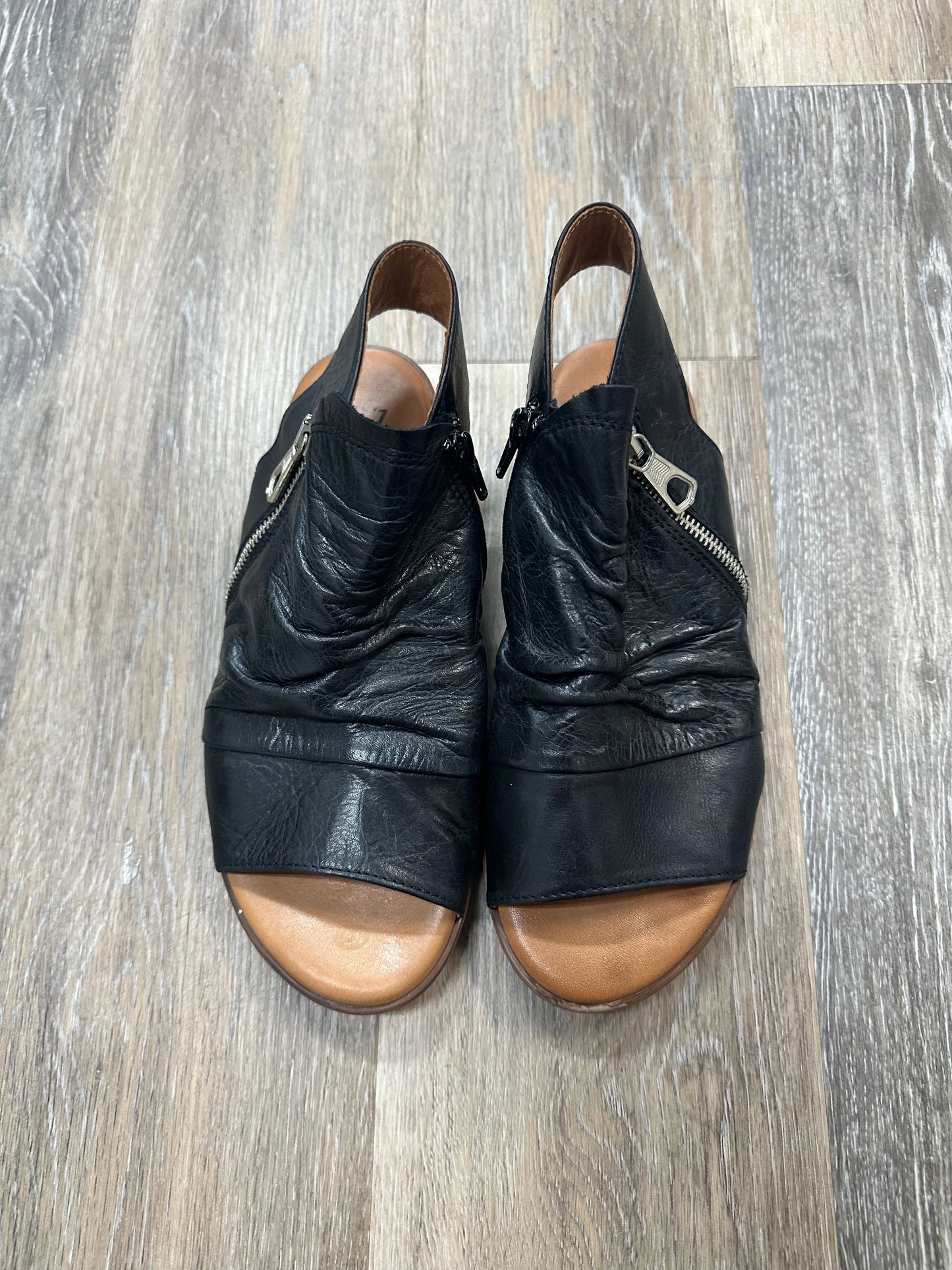 Sandals Flats By Miz Mooz  Size: 7.5
