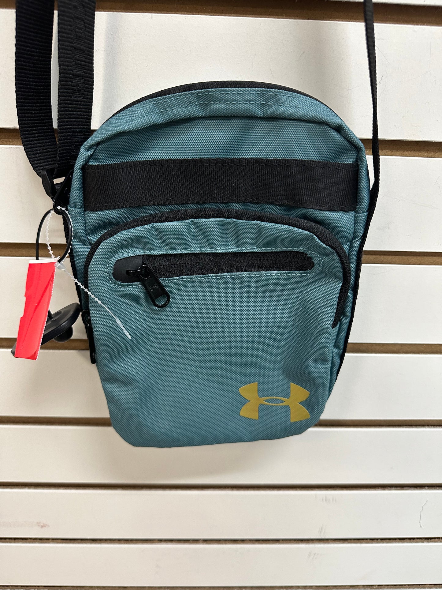 Crossbody By Under Armour  Size: Small