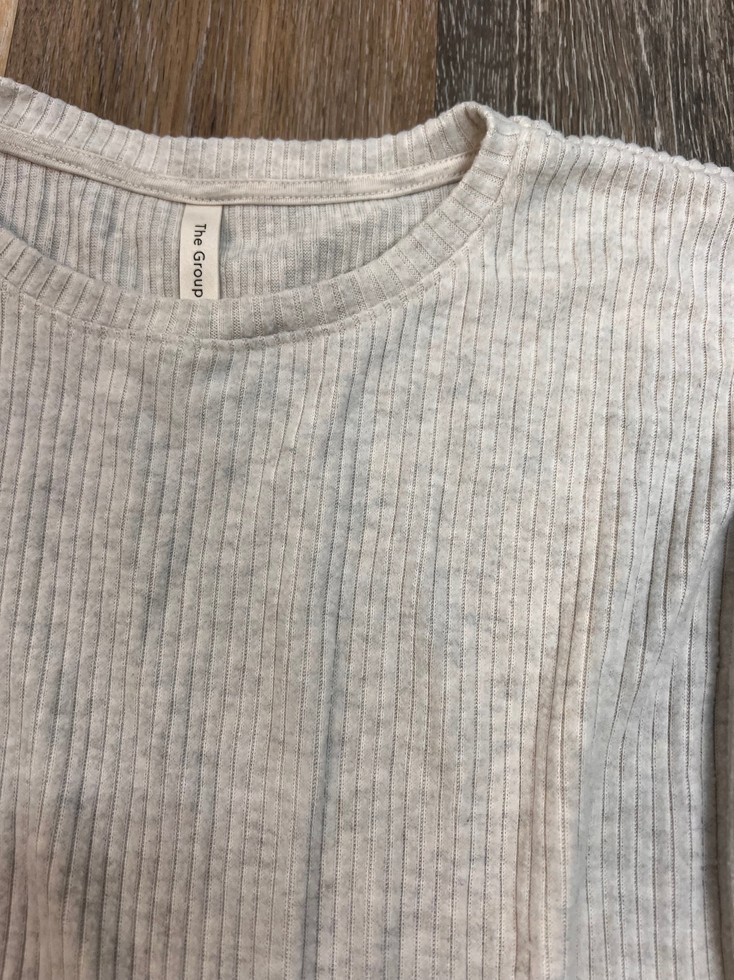 Top Long Sleeve By Babaton In Grey, Size: M