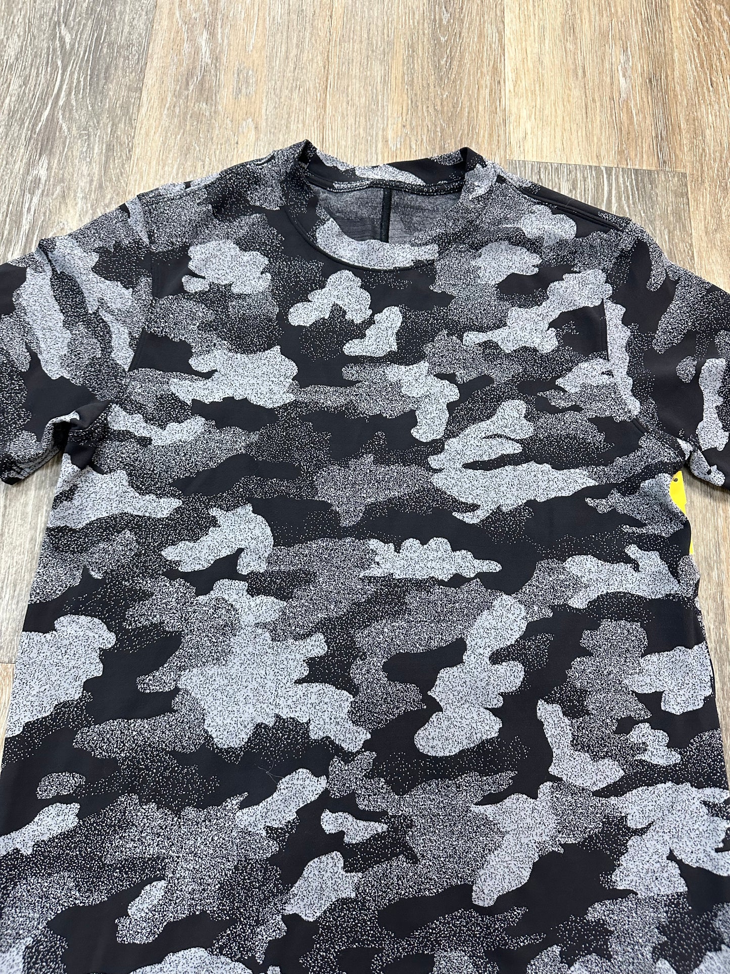 Athletic Top Short Sleeve By Lululemon In Camouflage Print, Size: M