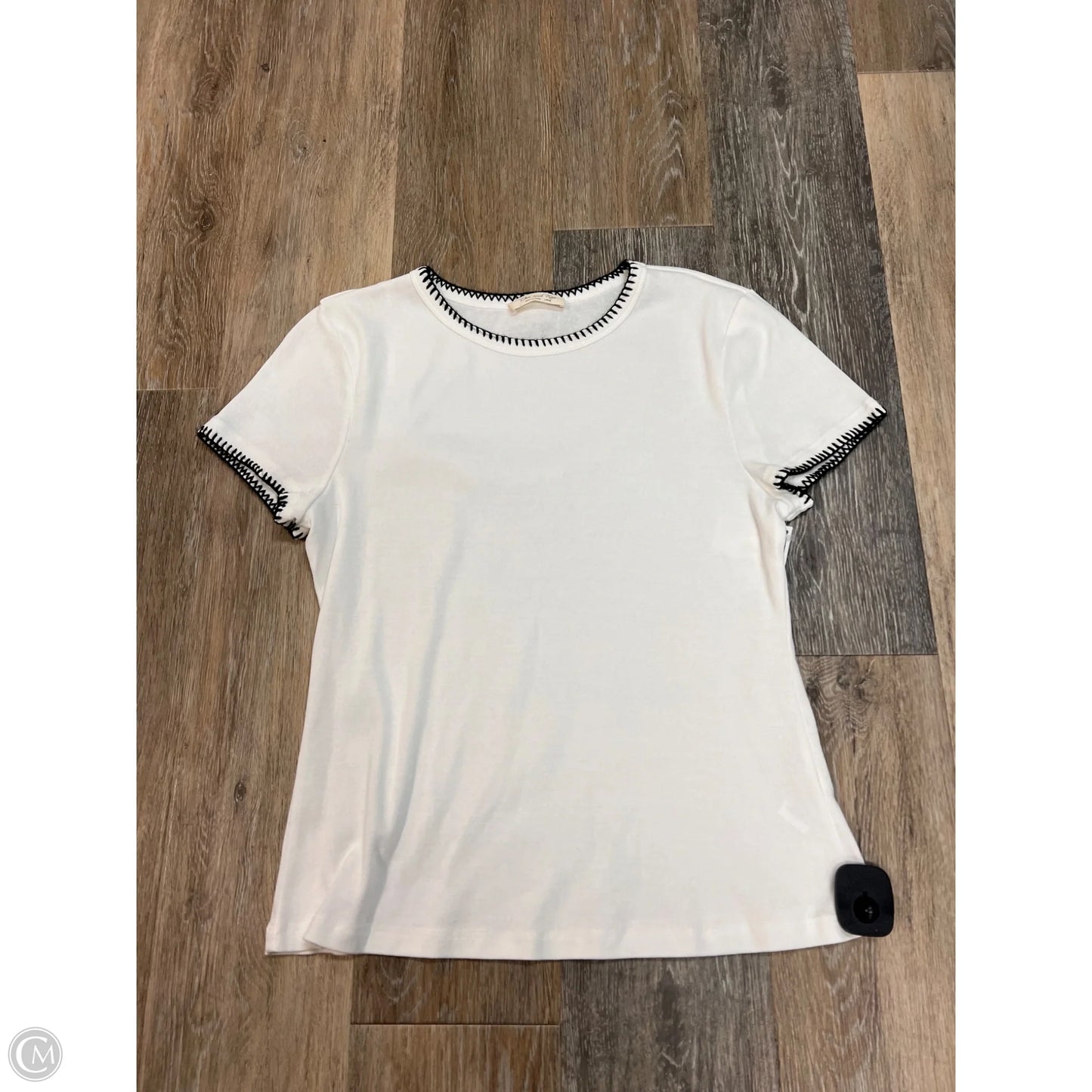 Top Short Sleeve By Doe & Rae In White, Size: L