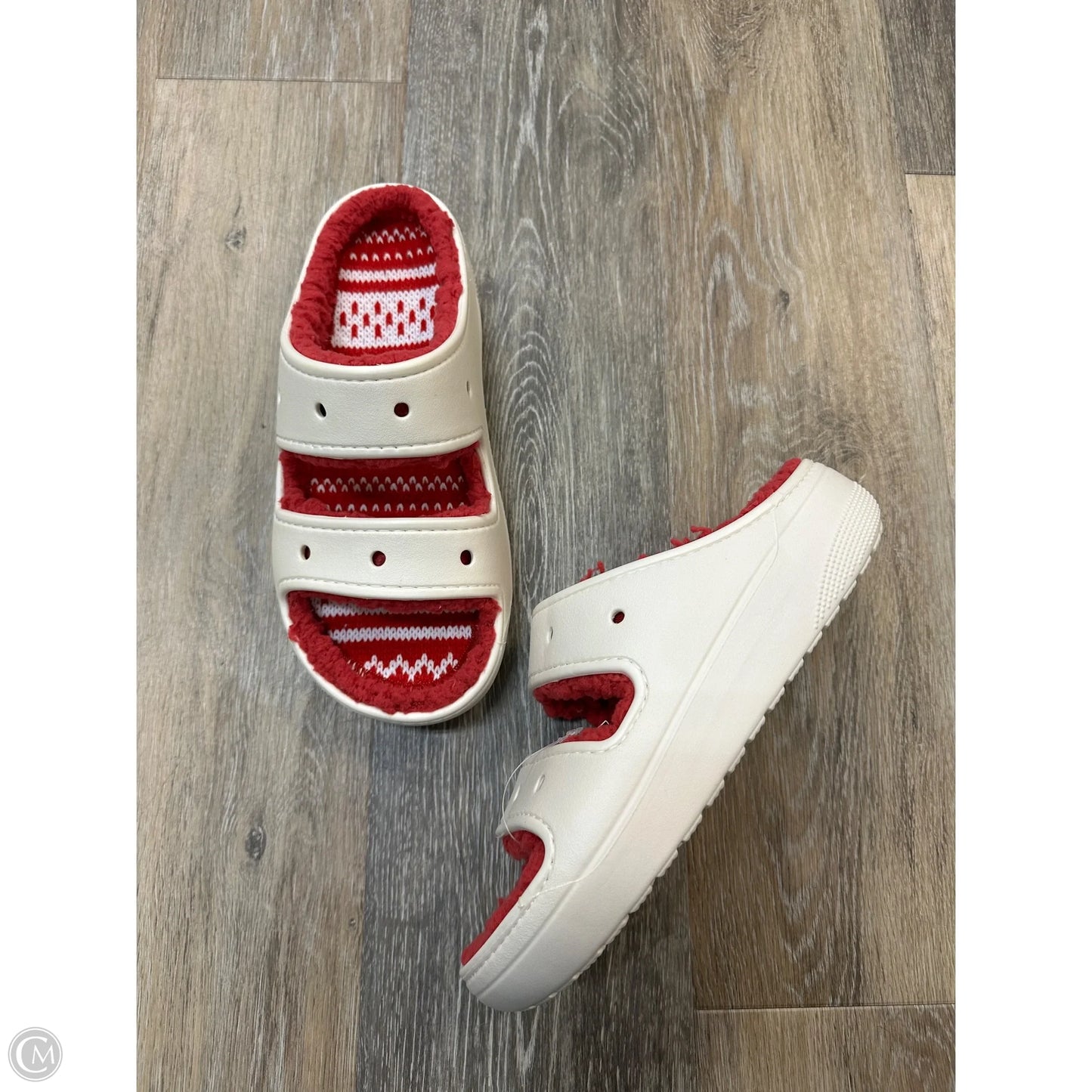 Sandals Flats By Crocs In White, Size: 8