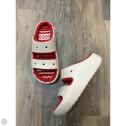 Sandals Flats By Crocs In White, Size: 8