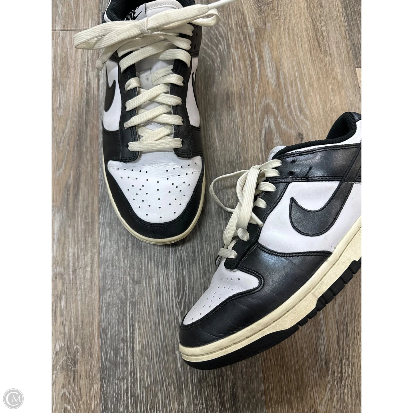 Shoes Sneakers By Nike In Black & White, Size: 9